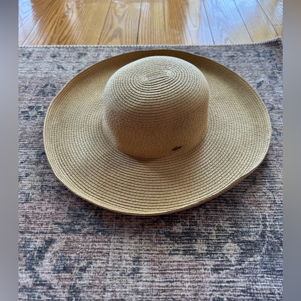 Greg Norman Stylish Tan Wide-Brim Hat